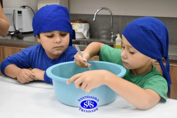 Alunos fazem pães para a Celebração de Páscoa | 1º ano