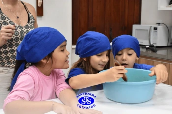 Alunos fazem pães para a Celebração de Páscoa | 1º ano