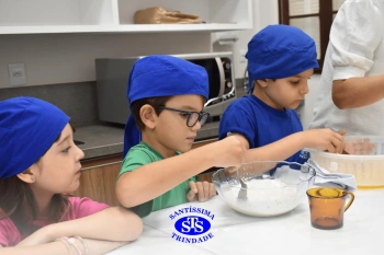 Alunos fazem pães para a Celebração de Páscoa | 1º ano