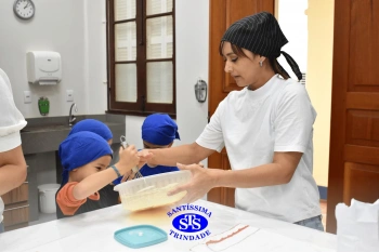 Alunos fazem pães para a Celebração de Páscoa | 1º ano