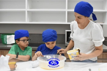 Alunos fazem pães para a Celebração de Páscoa | 1º ano