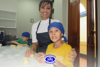 Alunos fazem pães para a Celebração de Páscoa | 1º ano