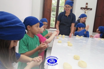 Alunos fazem pães para a Celebração de Páscoa | 1º ano