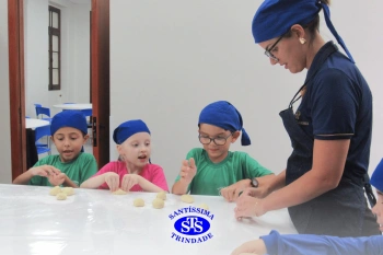 Alunos fazem pães para a Celebração de Páscoa | 1º ano