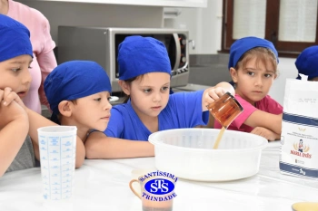Alunos fazem pães para a Celebração de Páscoa | 1º ano