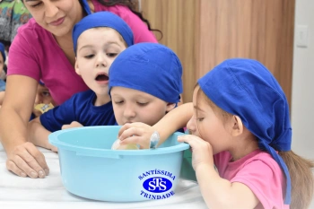 Alunos fazem pães para a Celebração de Páscoa | 1º ano