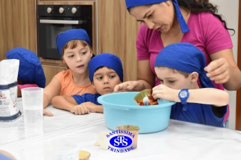 Alunos fazem pães para a Celebração de Páscoa | 1º ano