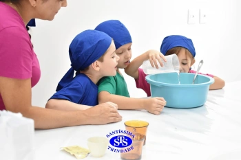 Alunos fazem pães para a Celebração de Páscoa | 1º ano