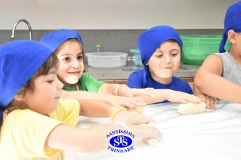 Alunos fazem pães para a Celebração de Páscoa | 1º ano