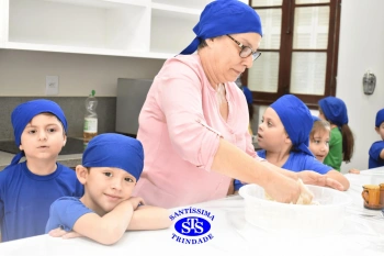 Alunos fazem pães para a Celebração de Páscoa | 1º ano