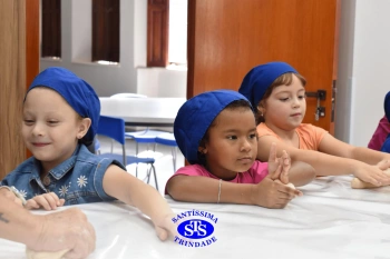 Alunos fazem pães para a Celebração de Páscoa | 1º ano