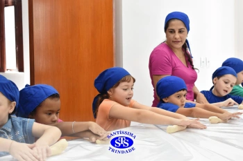 Alunos fazem pães para a Celebração de Páscoa | 1º ano