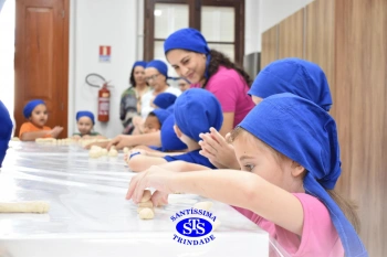 Alunos fazem pães para a Celebração de Páscoa | 1º ano