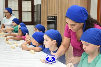 Alunos fazem pães para a Celebração de Páscoa | 1º ano