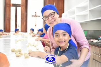 Alunos fazem pães para a Celebração de Páscoa | 1º ano