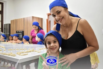Alunos fazem pães para a Celebração de Páscoa | 1º ano
