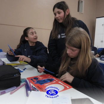 Prática com o microscópio para estudar o Sistema Locomotor | 6º ano