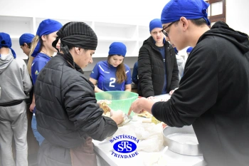 Alunos da 2ª série fazem pratos típicos da culinária estadunidense 