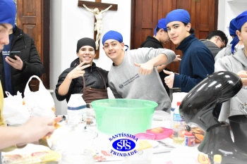 Alunos da 2ª série fazem pratos típicos da culinária estadunidense 