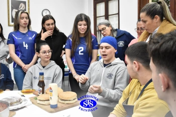 Alunos da 2ª série fazem pratos típicos da culinária estadunidense 