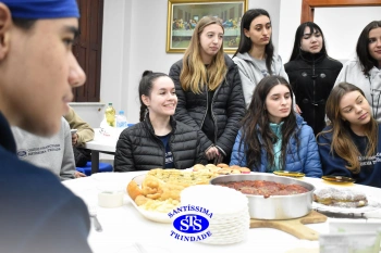 Alunos da 2ª série fazem pratos típicos da culinária estadunidense 
