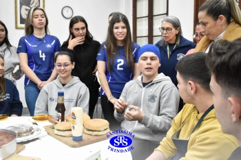 Alunos da 2ª série fazem pratos típicos da culinária estadunidense 