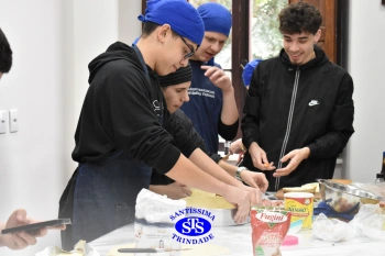 Alunos da 2ª série fazem pratos típicos da culinária estadunidense 