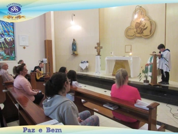 Celebração Eucarística na Capela do Colégio