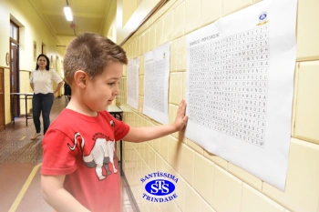 Alunos e familiares participam de momento de integração durante a entrega dos resultados