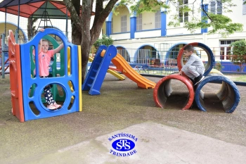 Alunos e familiares participam de momento de integração durante a entrega dos resultados