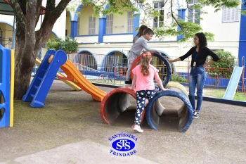 Alunos e familiares participam de momento de integração durante a entrega dos resultados