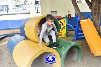 Alunos e familiares participam de momento de integração durante a entrega dos resultados