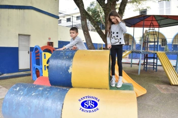 Alunos e familiares participam de momento de integração durante a entrega dos resultados