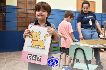 Alunos e familiares participam de momento de integração durante a entrega dos resultados