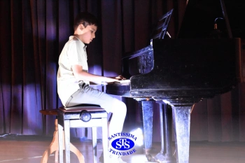 Alunos apresentam suas habilidades no Recital de Piano