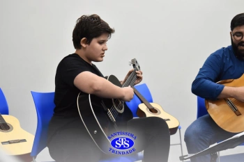 Alunos apresentam o resultado das aulas do ano no Recital de Violão