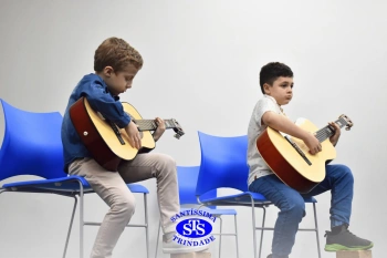 Alunos apresentam o resultado das aulas do ano no Recital de Violão