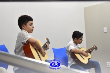 Alunos apresentam o resultado das aulas do ano no Recital de Violão