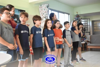 Alunos visitam idosos do Asilo Santo Antônio e levam doações | 4º ano