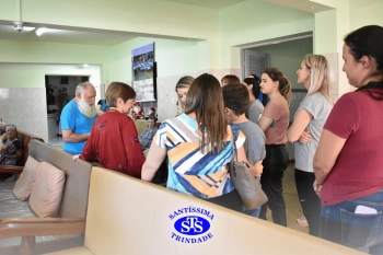 Alunos visitam idosos do Asilo Santo Antônio e levam doações | 4º ano