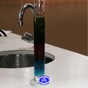 1ª série EM | Experimento no Laboratório de Ciências