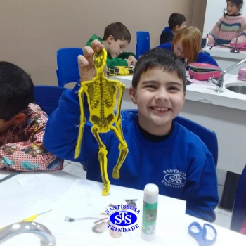Alunos realizam atividades práticas sobre o corpo humano | 2º ano 