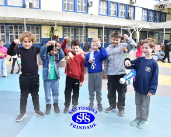 2º ano faz marionetes com materiais reciclados