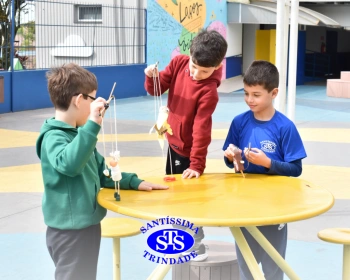 2º ano faz marionetes com materiais reciclados
