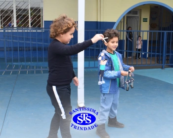 2º ano faz marionetes com materiais reciclados