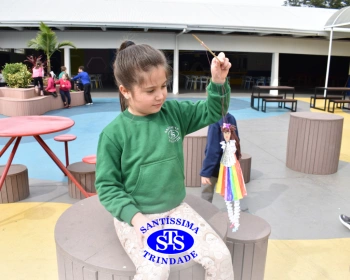 2º ano faz marionetes com materiais reciclados
