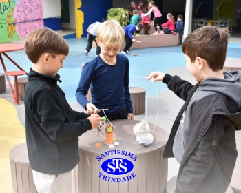 2º ano faz marionetes com materiais reciclados