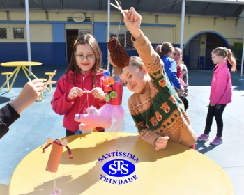 2º ano faz marionetes com materiais reciclados