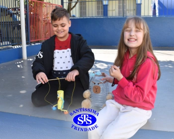 2º ano faz marionetes com materiais reciclados
