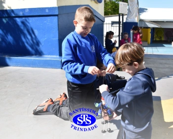 2º ano faz marionetes com materiais reciclados